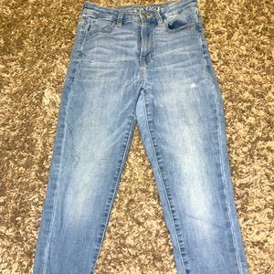 American Eagle jeans, worn a few times. Size 6, pretty good condition.